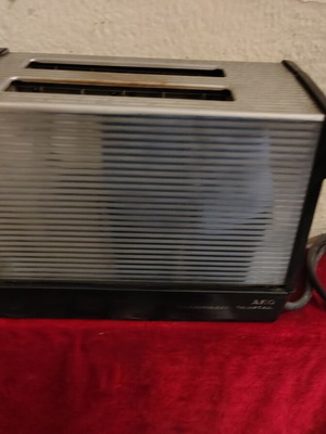 Vintage toaster used, 60s-70s decor style