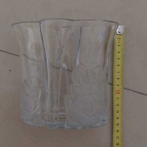 Glass container like new, height 15cm, width 15cm