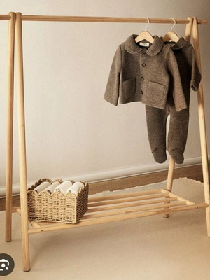 Wooden children's floor hanger Zara new