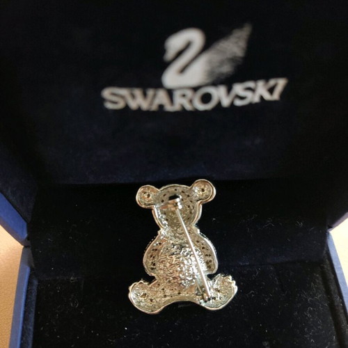 Swarovski teddy bear pin new, silver