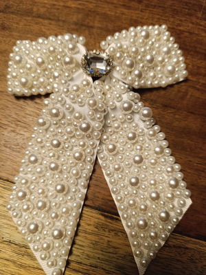 White hair bow with pearls and crystal