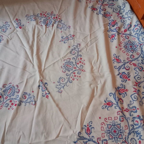 Handmade round tablecloth like new