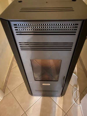 Pellet stove 8kW like new with chimney