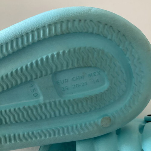 Children's turquoise flip-flops new, sizes 20-21