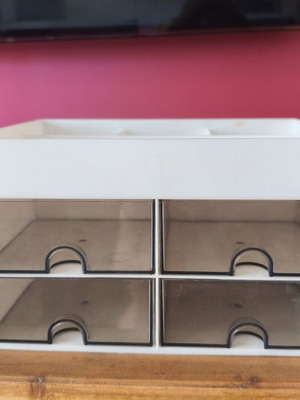 Minimal organizer με συρτάρια και θήκες σαν καινούργιο, λευκό