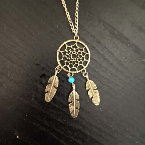 Dreamcatcher necklace in boho style like new, silver with feathers
