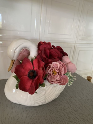 Vintage ceramic swan pair with glossy white finish and gold beak