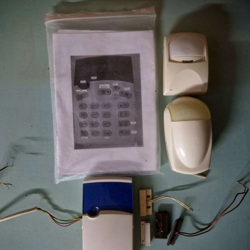 Complete alarm system like new, ready for installation