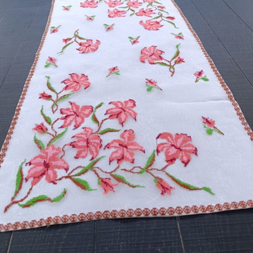 Cross-stitch table runner like new