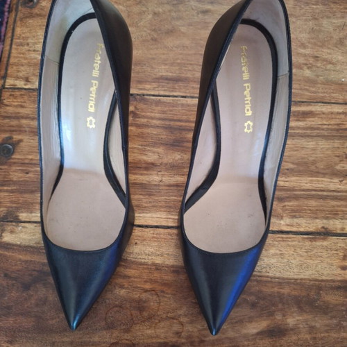 Fratelli Petridi black leather high heels size 40 like new