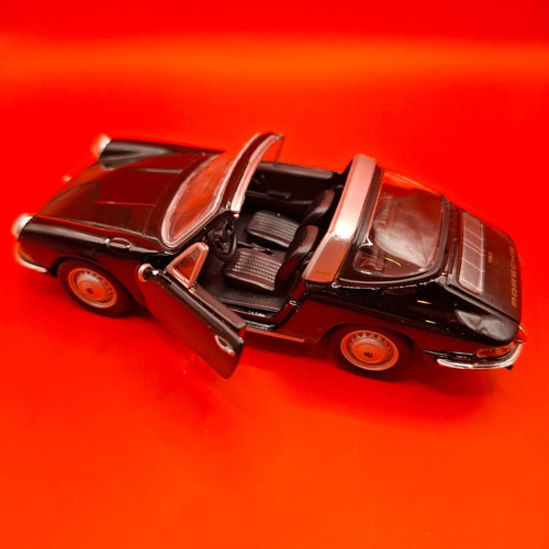 Porsche 911 1967 Bburago miniature new, scale 1:32