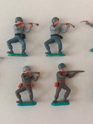 Timpo World War II figures set of 7 used