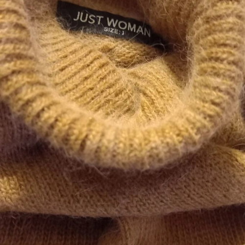Just Woman fluffy brown pullover size S like new