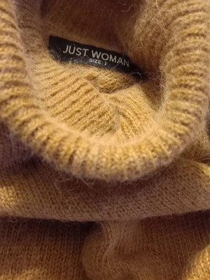 Just Woman fluffy brown pullover size S like new