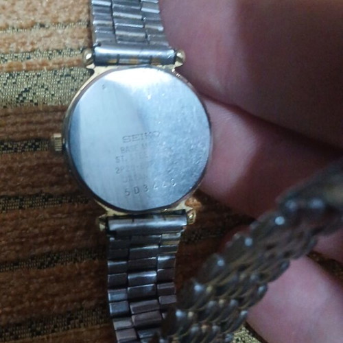 Seiko 2P20-0020 vintage quartz wristwatch used, gold and silver