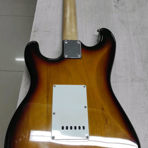 Suzuki electric guitar used with case, brown-white