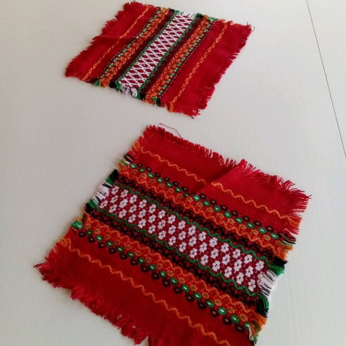 Folkloor table runner with two napkins like new, set of 3 pieces