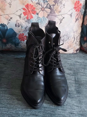 Γυναικεία μποτάκια μπόικερ από δέρμα "NUDE" σαν καινούργια, μαύρα