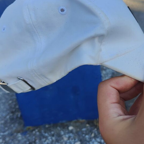 White hat in very good condition, size M