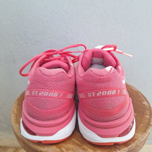Asics GT-2000 7 running shoes, size 42, pink and white