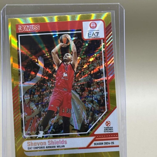 Shavon Shields Donruss EuroLeague Gold Card 01/10 like new