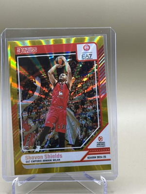 Shavon Shields Donruss EuroLeague Gold Card 01/10 like new