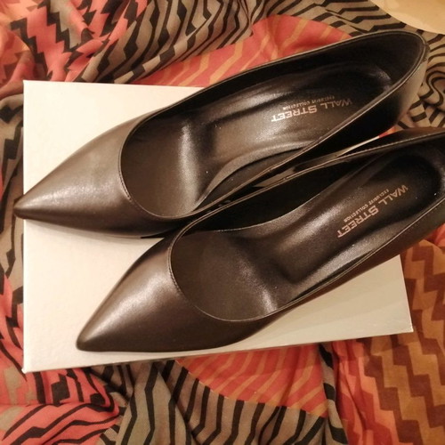Wall Street black leather pumps used, size 40