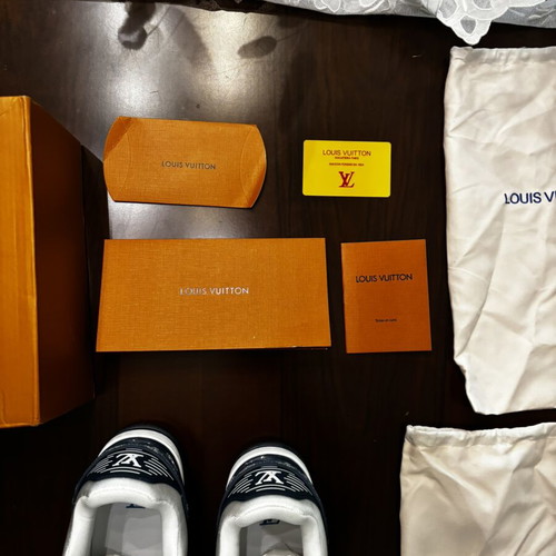 Louis Vuitton sneakers like new, size 40, blue
