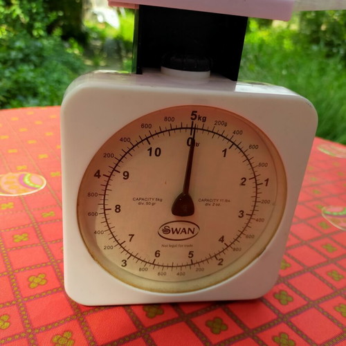 Kitchen scale used, white