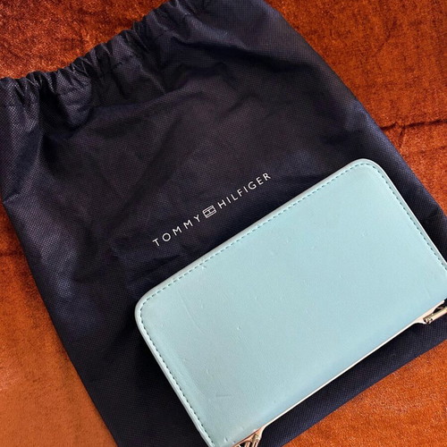 Tommy Hilfiger bag used 20x12x5