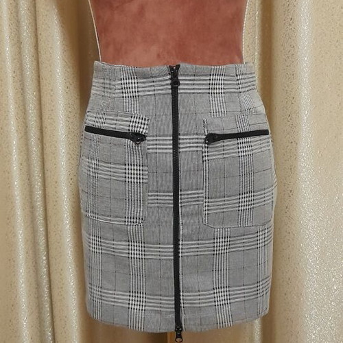 Zara checked skirt with zipper like new, size M, gray