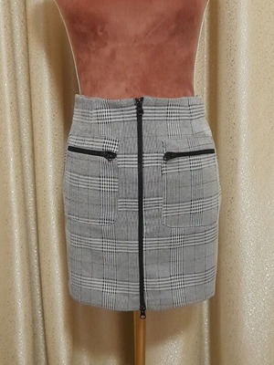 Zara checked skirt with zipper like new, size M, gray