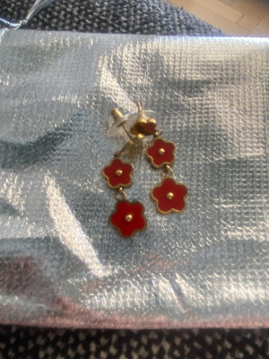 Σκουλαρικια