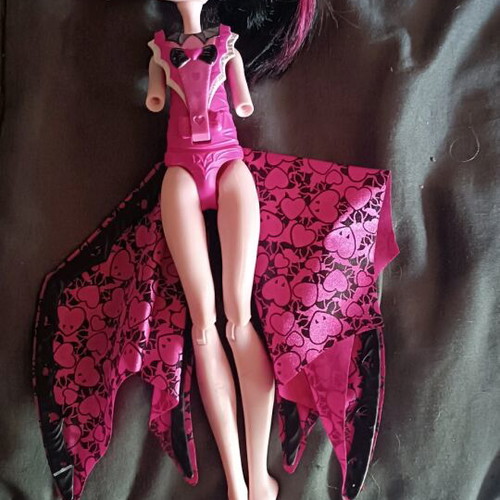 Monster High Ghoul-to-Bat Draculaura used doll