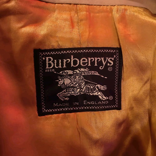 Burberry's trenchcoat like new, beige