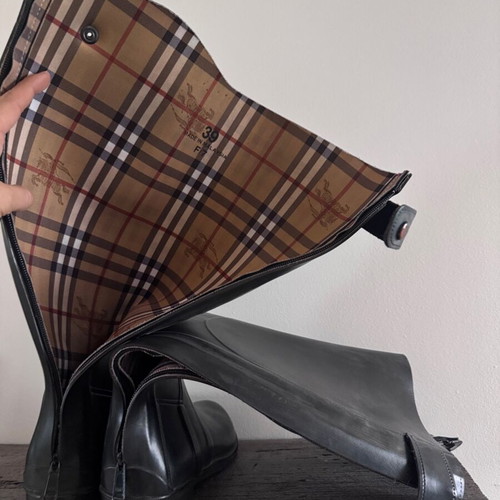Burberry wellington boots like new, size 39, black