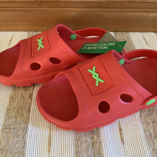 Benetton flip flops new, size 38, red