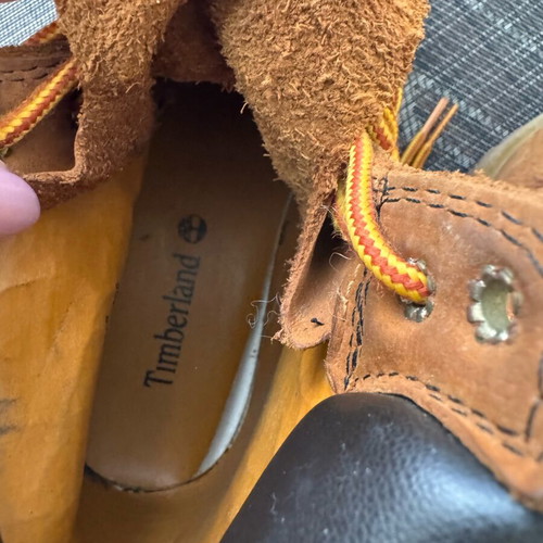 Junior boots leather used, needs cleaning service, size 34