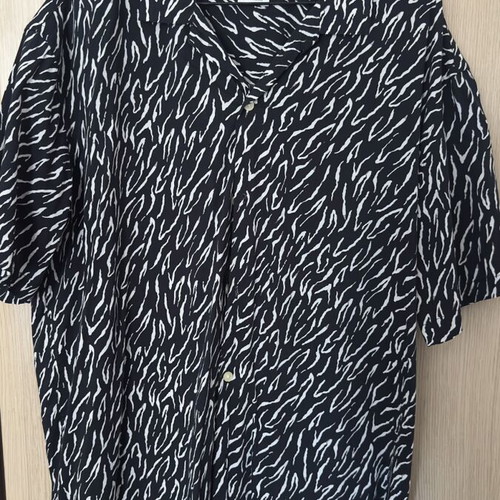 Zara men's short sleeve shirt XL like new, black print