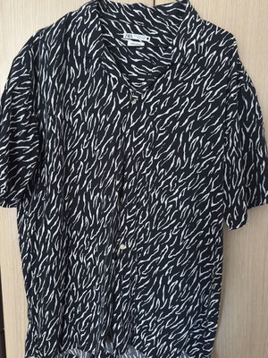 Zara men's short sleeve shirt XL like new, black print