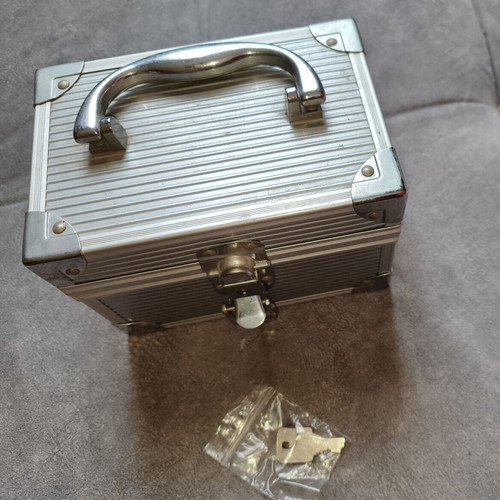 Mini aluminum jewelry box with mirror and key