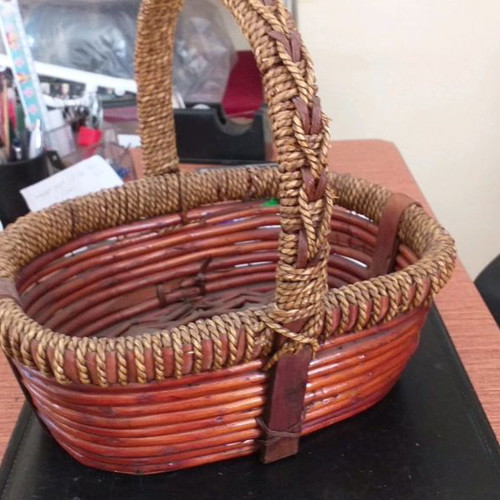 Basket new with dimensions 33×24×12 cm
