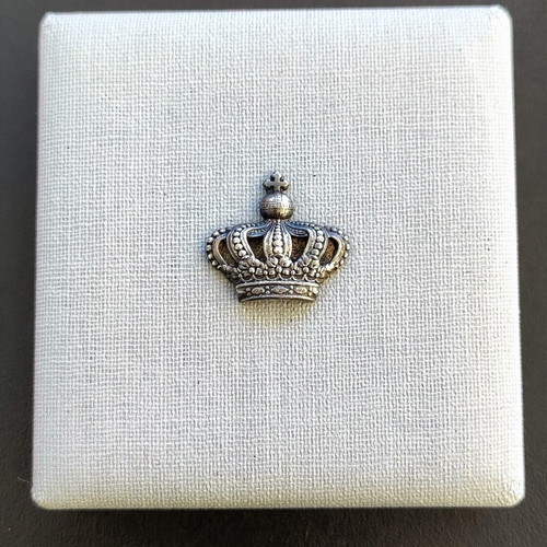 Royal medal box like new, rare collectible