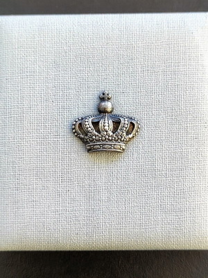 Royal medal box like new, rare collectible