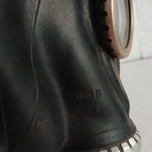 GP-5 Gas Mask like new with green metal filter and carrying bag