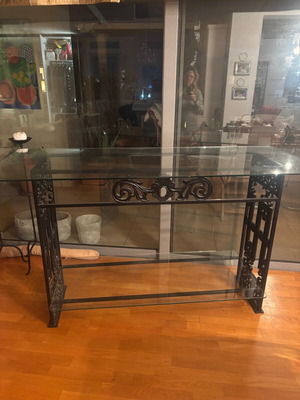 Iron commode like new with solid iron and bijou glass