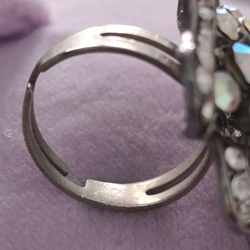Vintage women's ring like new, silver color