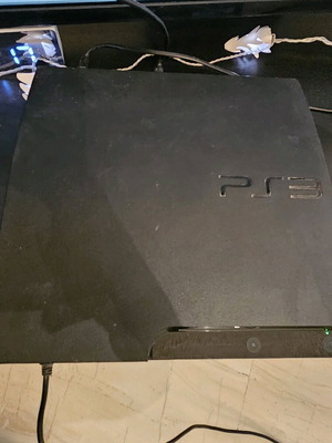 PlayStation 3 μεταχειρισμένο με δύο παιχνίδια και χειριστήριο με πρόβλημα