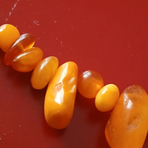 Necklace with genuine amber 45 cm like new