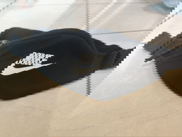 Nike μαύρο τσαντάκι